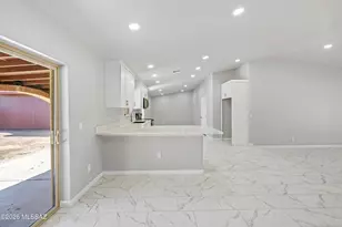 5551 S Pin Oak Dr, Tucson, AZ 85746 - Photo 8