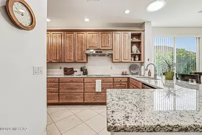 1045 W Pastora Peak Drive, Green Valley, AZ 85614 - Photo 10