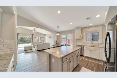17180 S Scarlet Cliff Place, Corona de Tucson, AZ 85641 - Photo 2