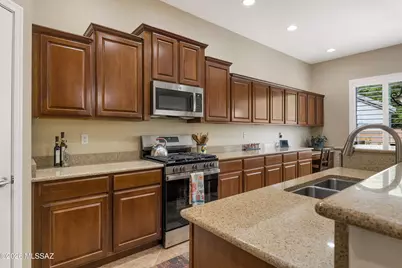 8512 N Crosswater Loop, Tucson, AZ 85743 - Photo 2