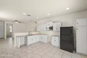 8262 W Shearwater Dr, Tucson, AZ 85757 - Photo 18