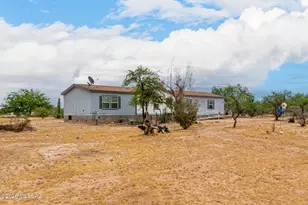 8677 S Alice Vail Ln, Tucson, AZ 85736 - Photo 2
