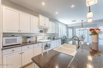 2445 E Sky Creek Drive, Green Valley, AZ 85614 - Photo 18