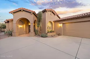 6384 N Desert Wind Cir, Tucson, AZ 85750 - Photo 8