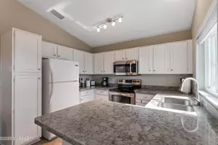 11561 N Eagle Peak Dr, Oro Valley, AZ 85737 - Photo 10