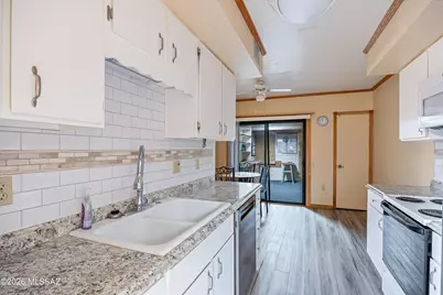 400 N Calle De Las Profetas, Green Valley, AZ 85614 - Photo 10