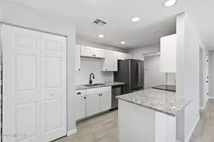 326 E Linden St, Tucson, AZ 85705 - Photo 2