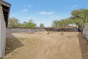 2724 N Eastgate Dr, Tucson, AZ 85712 - Photo 32