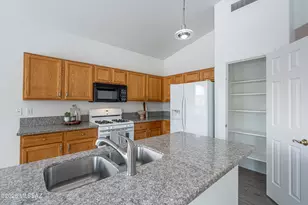 7790 E Castle Valley Way, Tucson, AZ 85750 - Photo 14