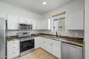 2233 W Gramercy Dr, Green Valley, AZ 85622 - Photo 8