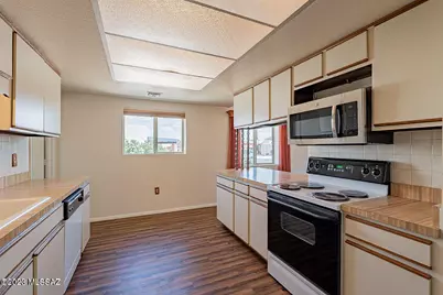 327 N Calle Del Chancero, Green Valley, AZ 85614 - Photo 2