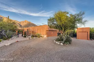 7146 N Finger Rock Pl, Tucson, AZ 85718 - Photo 2