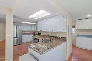 9070 E Kayenta Dr, Tucson, AZ 85749 - Photo 10