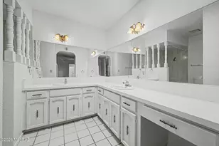 701 E Via Entrada, Tucson, AZ 85718 - Photo 8