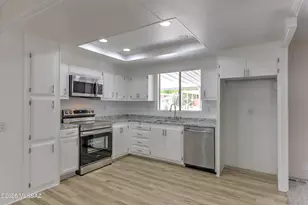 278 W Mora Dr, Green Valley, AZ 85614 - Photo 2