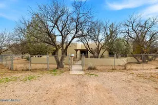 1366 E Cottonwood Ln, Huachuca City, AZ 85616 - Photo 2