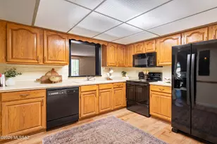 1821 S Rocky Mountain Dr, Tucson, AZ 85710 - Photo 8