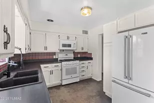 918 E Roger Rd, Tucson, AZ 85719 - Photo 16