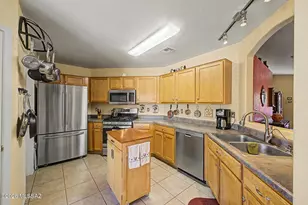 9877 E Spanish Flower Ct, Tucson, AZ 85748 - Photo 8