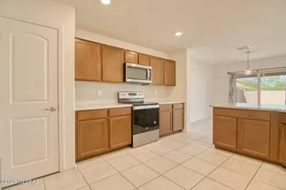 8811 E Stone Meadow Circle, Tucson, AZ 85730 - Photo 16