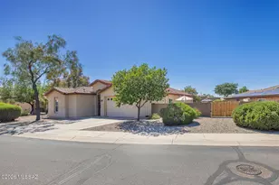8241 N Stonehill Dr, Tucson, AZ 85743 - Photo 40