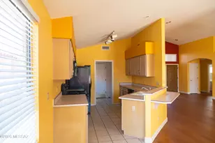 11146 N Desert Flower Dr, Tucson, AZ 85737 - Photo 6
