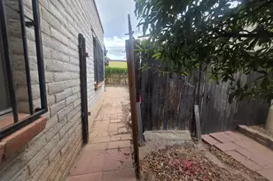 211 W Roger Rd, Tucson, AZ 85705 - Photo 20