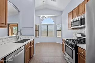 10529 E Ottoman Dr, Tucson, AZ 85747 - Photo 2