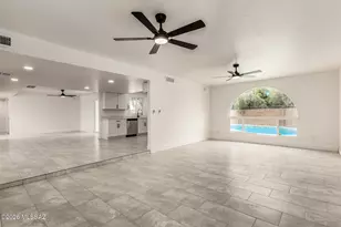 9035 E Berkshire Cir, Tucson, AZ 85710 - Photo 10