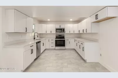 9035 E Berkshire Circle, Tucson, AZ 85710 - Photo 16