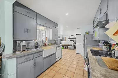 1172 E Allen Road, Tucson, AZ 85719 - Photo 8