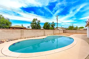 6825 E Oberlin Dr, Tucson, AZ 85710 - Photo 2