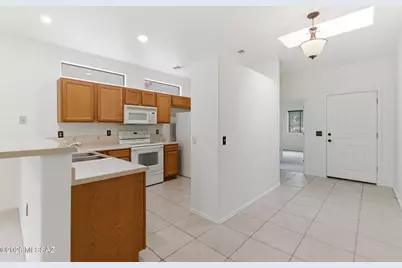 860 W Calle De La Pelotita, Green Valley, AZ 85614 - Photo 4