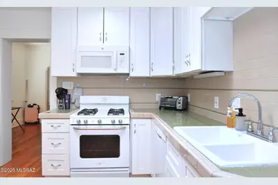 2027 E Hawthorne Street, Tucson, AZ 85719 - Photo 18