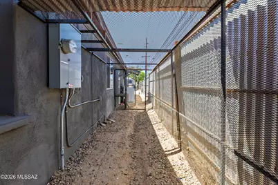 802 E Silverlake Road, Tucson, AZ 85713 - Photo 22