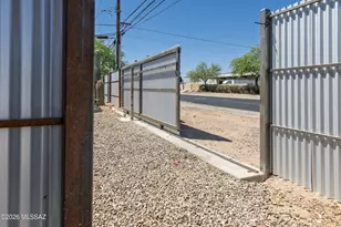 802 E Silverlake Rd, Tucson, AZ 85713 - Photo 2