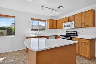684 W Echo Mesa Dr, Green Valley, AZ 85614 - Photo 10