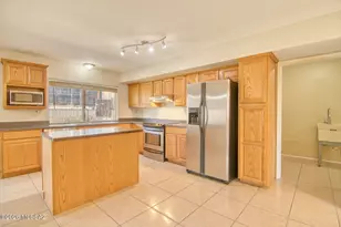 9022 E Rosewood St, Tucson, AZ 85710 - Photo 10