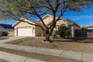 9557 Blue Ridge Mountain St, Tucson, AZ 85748 - Photo 2