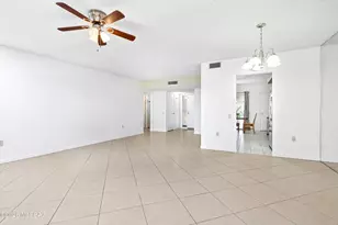 201 N Calle Del Lago, Green Valley, AZ 85614 - Photo 10