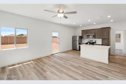 21988 E Pebbles Avenue, Red Rock, AZ 85145 - Photo 8