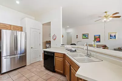 333 W Continental Vista Place, Green Valley, AZ 85614 - Photo 10