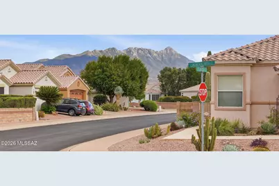 333 W Continental Vista Place, Green Valley, AZ 85614 - Photo 2