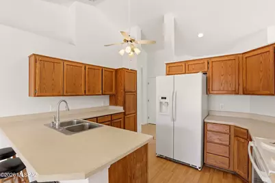 9724 N Oak Shadows Place, Tucson, AZ 85737 - Photo 8