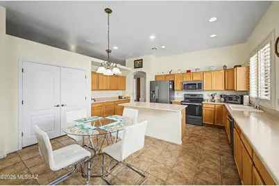 2329 W Calle Balaustre, Green Valley, AZ 85622 - Photo 10