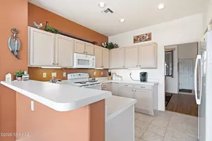 312 N Royal Bell Dr, Green Valley, AZ 85614 - Photo 14