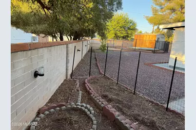 8175 E 20th Street, Tucson, AZ 85710 - Photo 22
