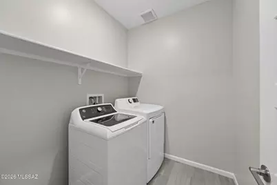 7956 S Silver Lillie Way, Tucson, AZ 85747 - Photo 26