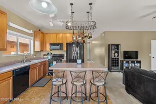 5669 W King Snake Dr, Tucson, AZ 85742 - Photo 10
