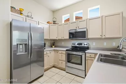 297 N Crescent Bell Drive, Green Valley, AZ 85614 - Photo 10